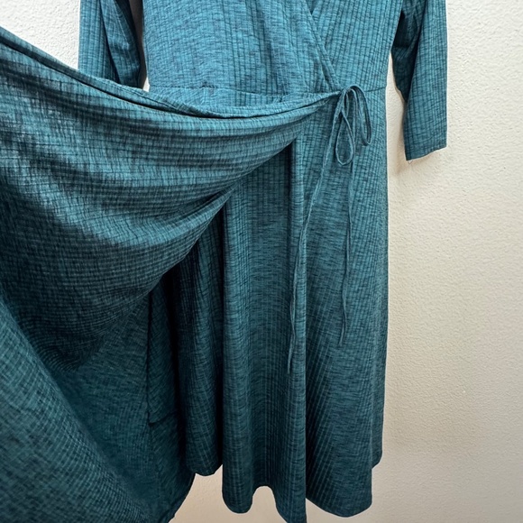 ✨ Torrid Womens Green Ribbed Knit Surplice Wrap Midi Casual Dress Sz. 1 1X 14 16 - Picture 5 of 14